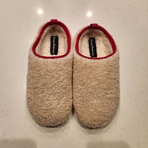 Hannah Andersson faux fur slippers. Size 2/3